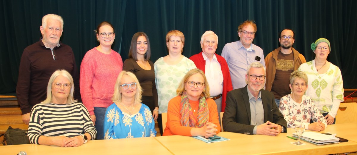 Gruppenfoto des neu gewählten Gesamtvorstands der Sängervereinigung bei der Jahreshauptversammlung